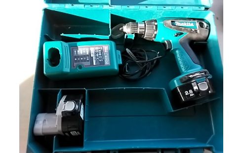 VISSEUSE A BATTERIE MAKITA + MALETTE RSV2