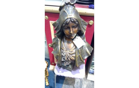 POSTURE DAME EN PLATRE