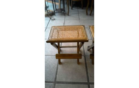 TABOURET  PLIANT  L' UN
