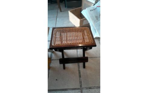 TABOURET  PLIANT  L' UN