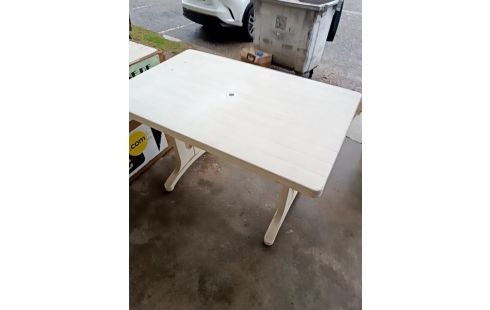 TABLE DE JARDIN