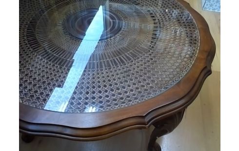 TABLE BASSE RONDE STYLE LOUIS XV AVEC VERRE