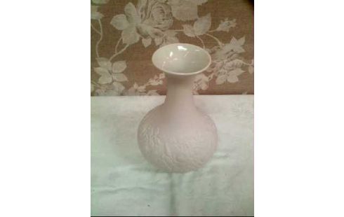 VASE PORZELLAN <KPM> WEISS VERZIERT ROSEN