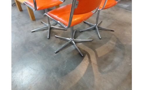 TABLE RONDE PIED ÉTOILE VINTAGE + CHAISES ORANGE A RESTAURER
