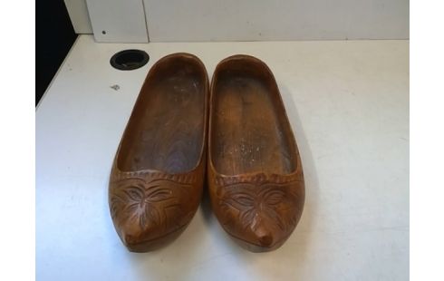 PAIRE DE SOULIERS EN BOIS DECORATION