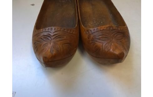 PAIRE DE SOULIERS EN BOIS DECORATION