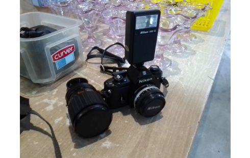 APPAREIL PHOTO ARGENTIQUE NIKON + ACCESSOIRES