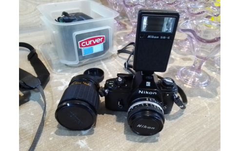 APPAREIL PHOTO ARGENTIQUE NIKON + ACCESSOIRES