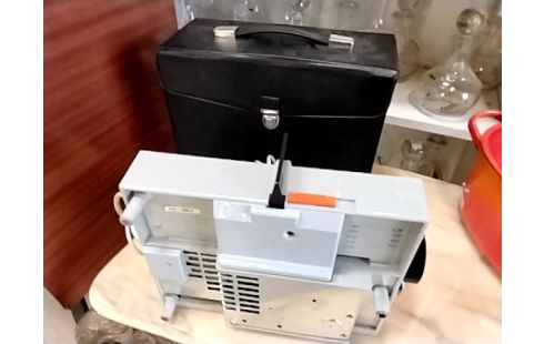 PROJECTEUR DIAPO VALISE RSV2