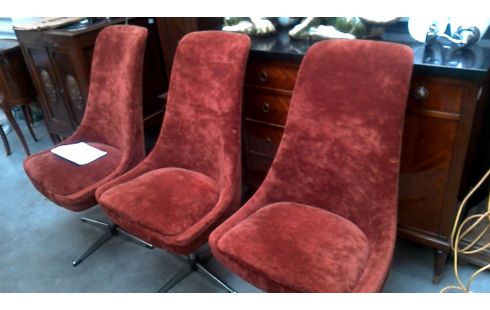 STUHL IM VINTAGE-STIL ROSTBRAUN SAMT DAS STÜCK CHROM