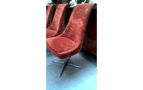 STUHL IM VINTAGE-STIL ROSTBRAUN SAMT DAS STÜCK CHROM