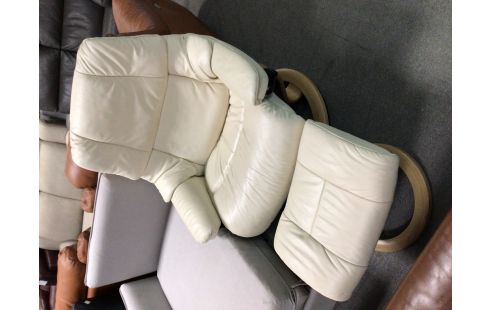 FAUTEUIL STRESSLESS CUIR BEIGE + POUF