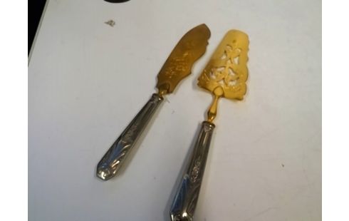 LOT DE 2 COUVERTS A GATEAU