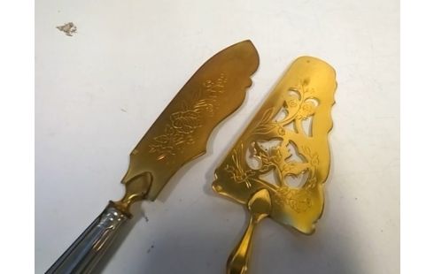 LOT DE 2 COUVERTS A GATEAU