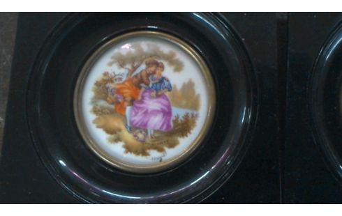 MEDAILLON PORCELAINE LIMOGES L'UN