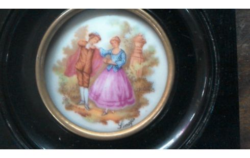 MEDAILLON PORCELAINE LIMOGES L'UN