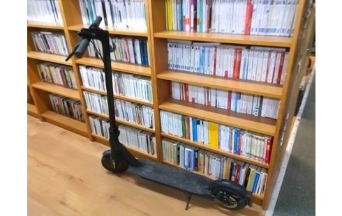 TROTINETTE ELECTRIQUE XIAOMI O2 AVEC CHARGEUR ET CASQUE