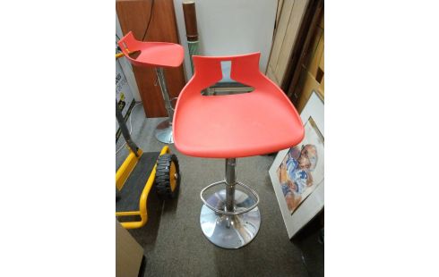 TABOURET DE BAR PLASTIQUE ROUGE