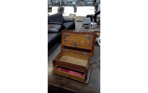 BOITE A BIJOUX EN  CHENE