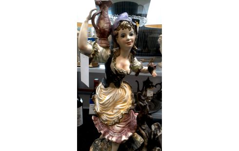 STATUE FEMME PORCELAINE