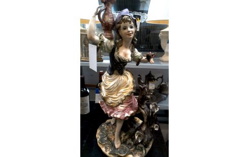 STATUE FEMME PORCELAINE