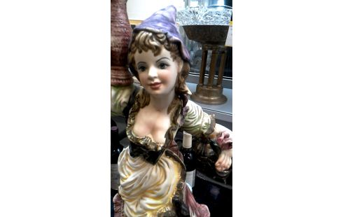 STATUE FEMME PORCELAINE