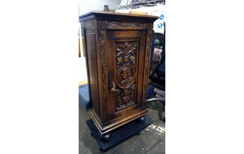 MEUBLE CHENE SCULPTE 1 PORTE