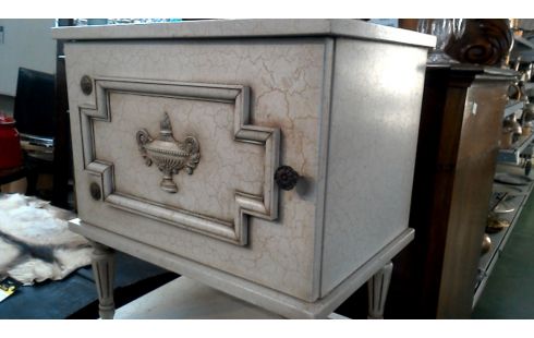 CHEVET ECRU 1 PORTE STYLE LOUIS XVI L UNITE