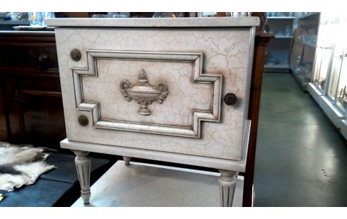 CHEVET ECRU 1 PORTE STYLE LOUIS XVI L UNITE