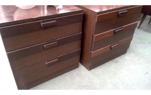 CHIFFONNIER 3 TIROIRS ANNEES 70, , BOIS LOOK L UNITE