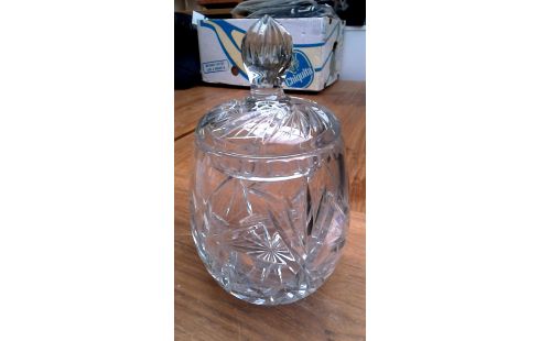 JARRÓN CON TAPA CRISTAL BOHEMIO