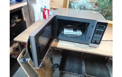 MICRO ONDES GRILL SHARP 900 WATTS GRIS