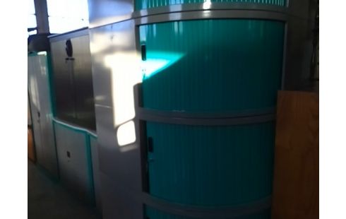 ARMOIRE A RIDEAU D'ANGLE