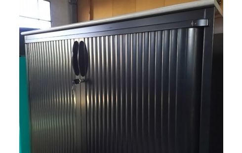 DEMIE ARMOIRE A RIDEAU NOIRE