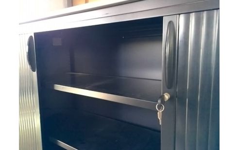 DEMIE ARMOIRE A RIDEAU NOIRE