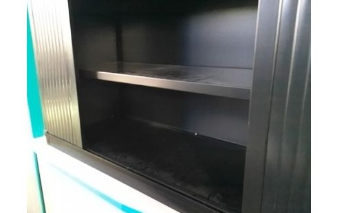 DEMIE ARMOIRE A RIDEAU NOIRE