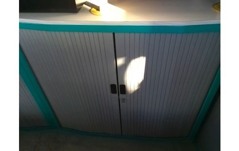 DEMIE ARMOIRE A RIDEAU VERTE