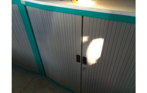 DEMIE ARMOIRE A RIDEAU VERTE