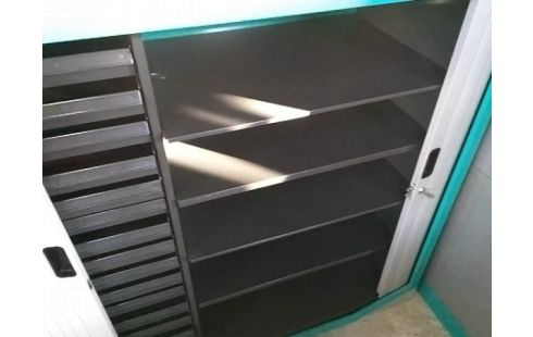 DEMIE ARMOIRE A RIDEAU VERTE