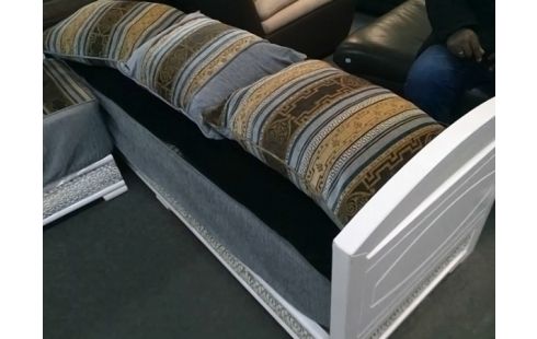 BANQUETTE ORIENTALE MATELAS HOUSSE 3 COUSSINS