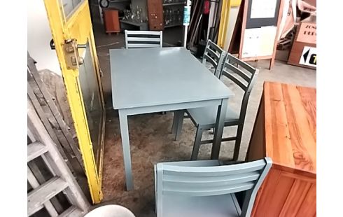 TABLE +4 CHAISES