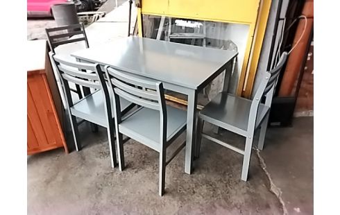 TABLE +4 CHAISES