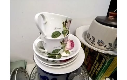 ENSEMBLE 2 TASSES 4 ASSIETTES FLEURS