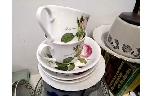 ENSEMBLE 2 TASSES 4 ASSIETTES FLEURS