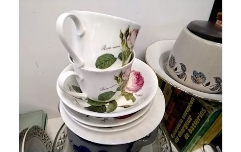 ENSEMBLE 2 TASSES 4 ASSIETTES FLEURS