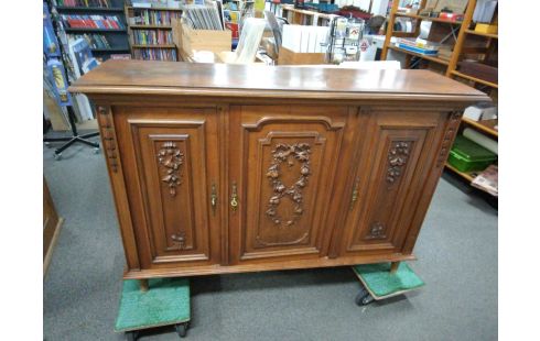 HAUT DE BUFFET NOYER SUR PIEDS