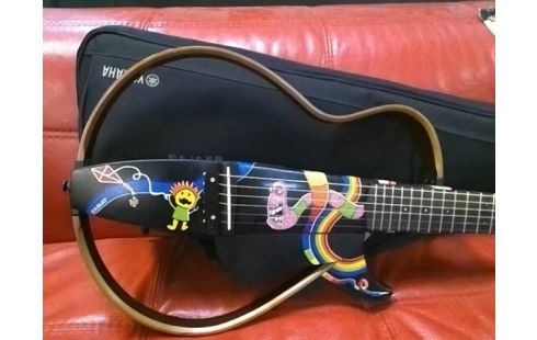 GUITARE YAMAHA SLG200S AVEC HOUSSE (PEINT PAR RAFART)