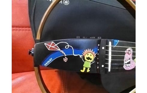 GUITARE YAMAHA SLG200S AVEC HOUSSE (PEINT PAR RAFART)