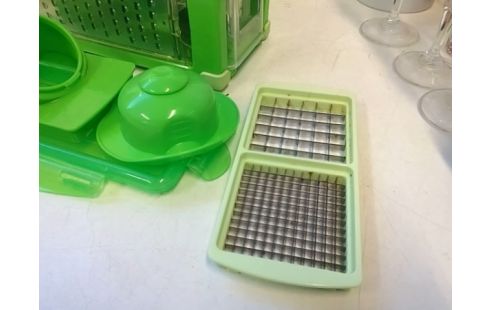 DECOUPE LEGUMES AVEC ACCESSOIRES