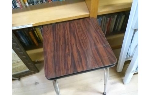 TABOURET FORMICA MARRON